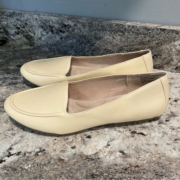 White Mountain Cliffs Womens Size 11M Gracefully Flat Loafer Shoes CREAM Color - Picture 3 of 11